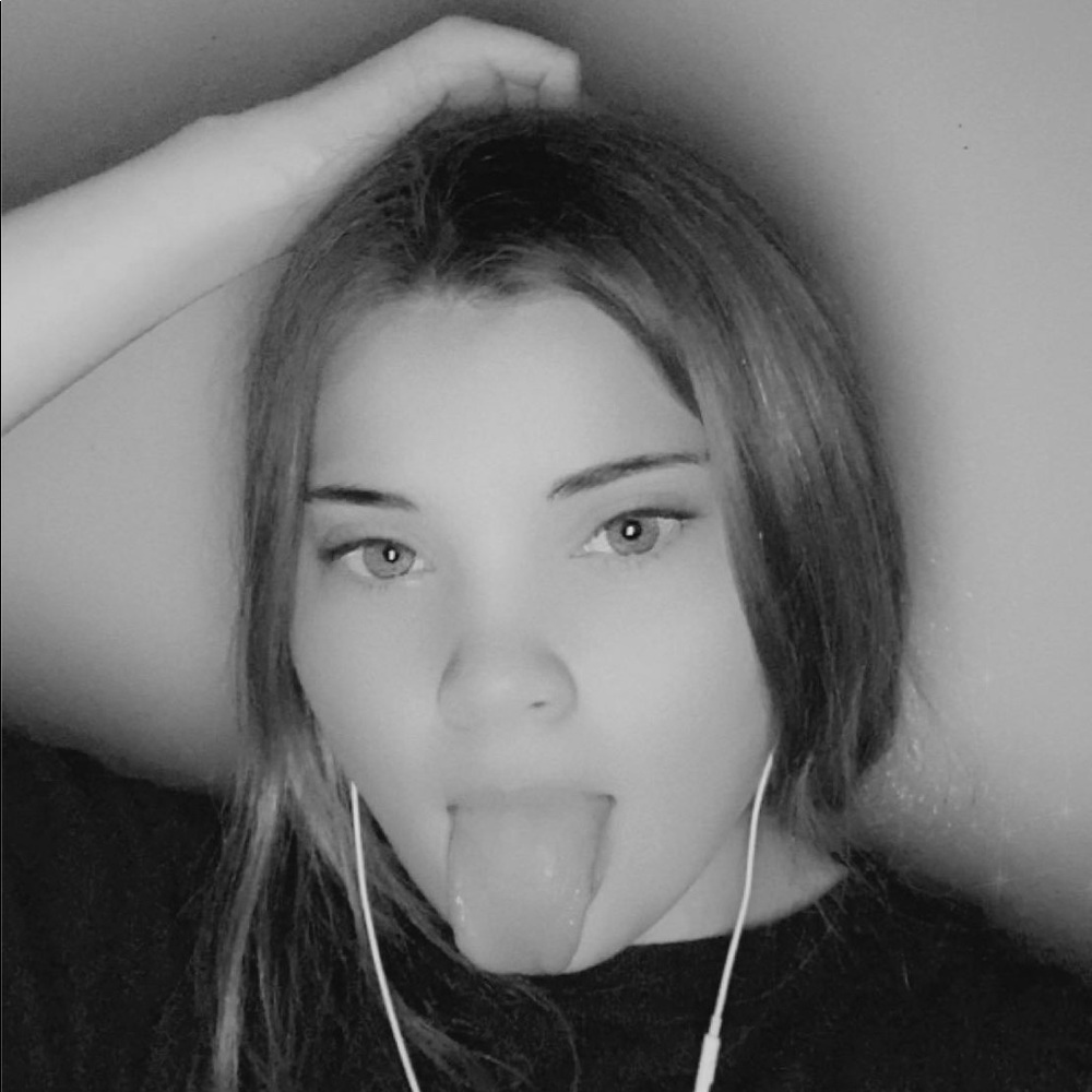 Meet your Posher, Adrianna